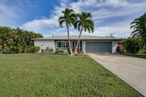 Game Room and Screened Lanai Pine Island Getaway!